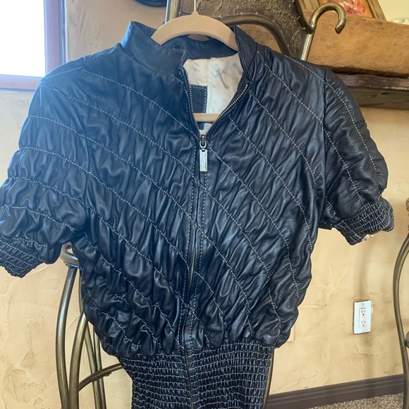 Gorgeous leather jacket - Picture 1 of 4